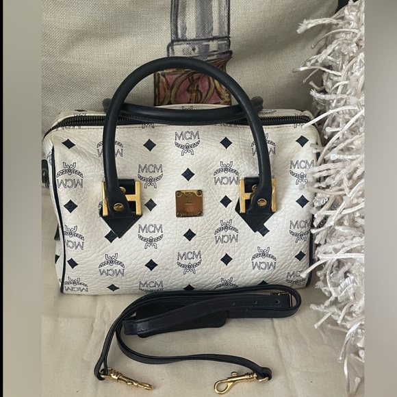 MCM WHITE BOSTON BAG W/MCM STRAP⭐️BEAUTIFUL-CONDITION⭐️💯AuThEnTiC⭐️COA - Picture 10 of 17